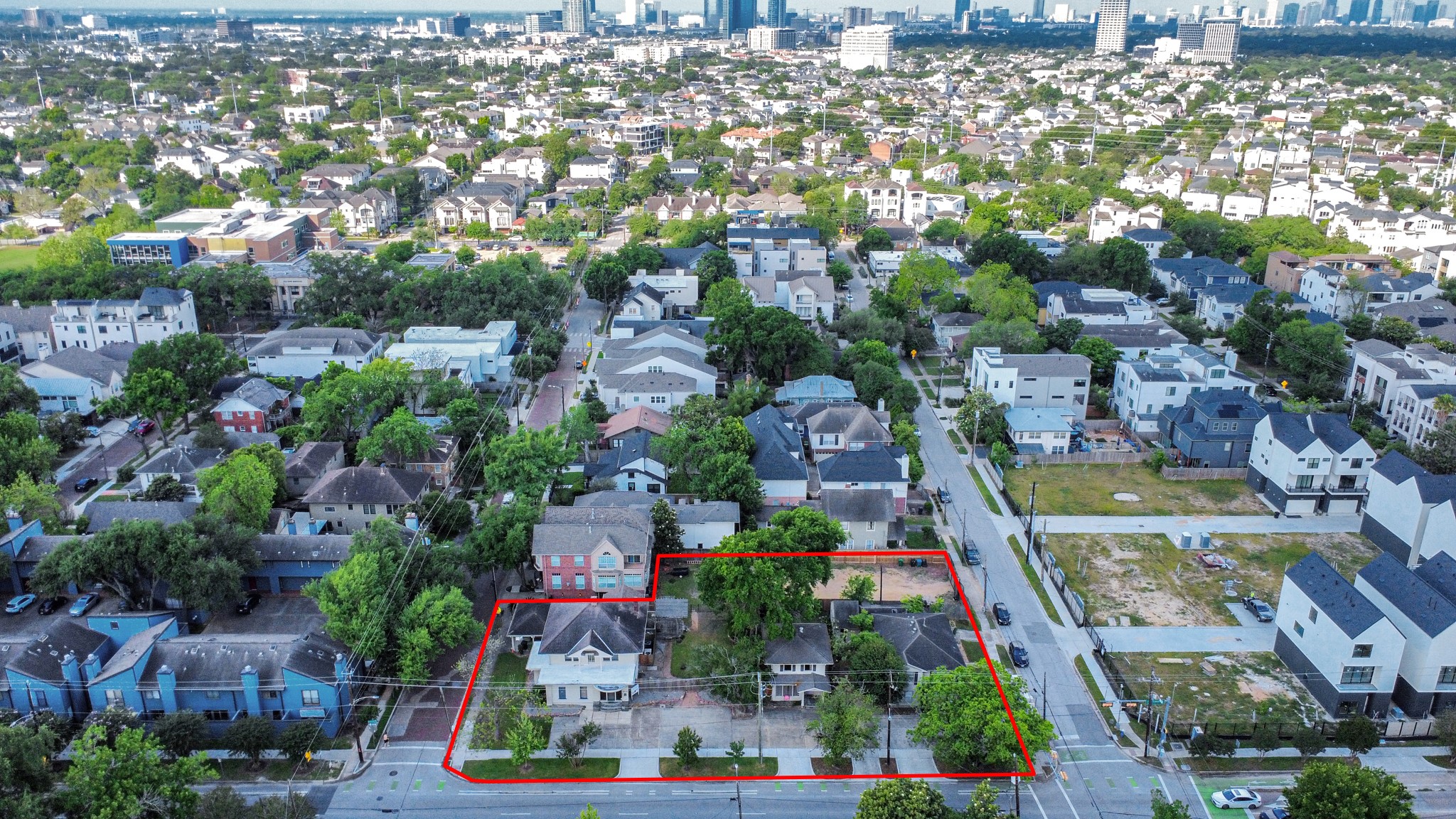 2014 Commonwealth Street Houston, TX 77006 - Photo 7 of 49 an aerial view of residential houses with outdoor space and swimming pool