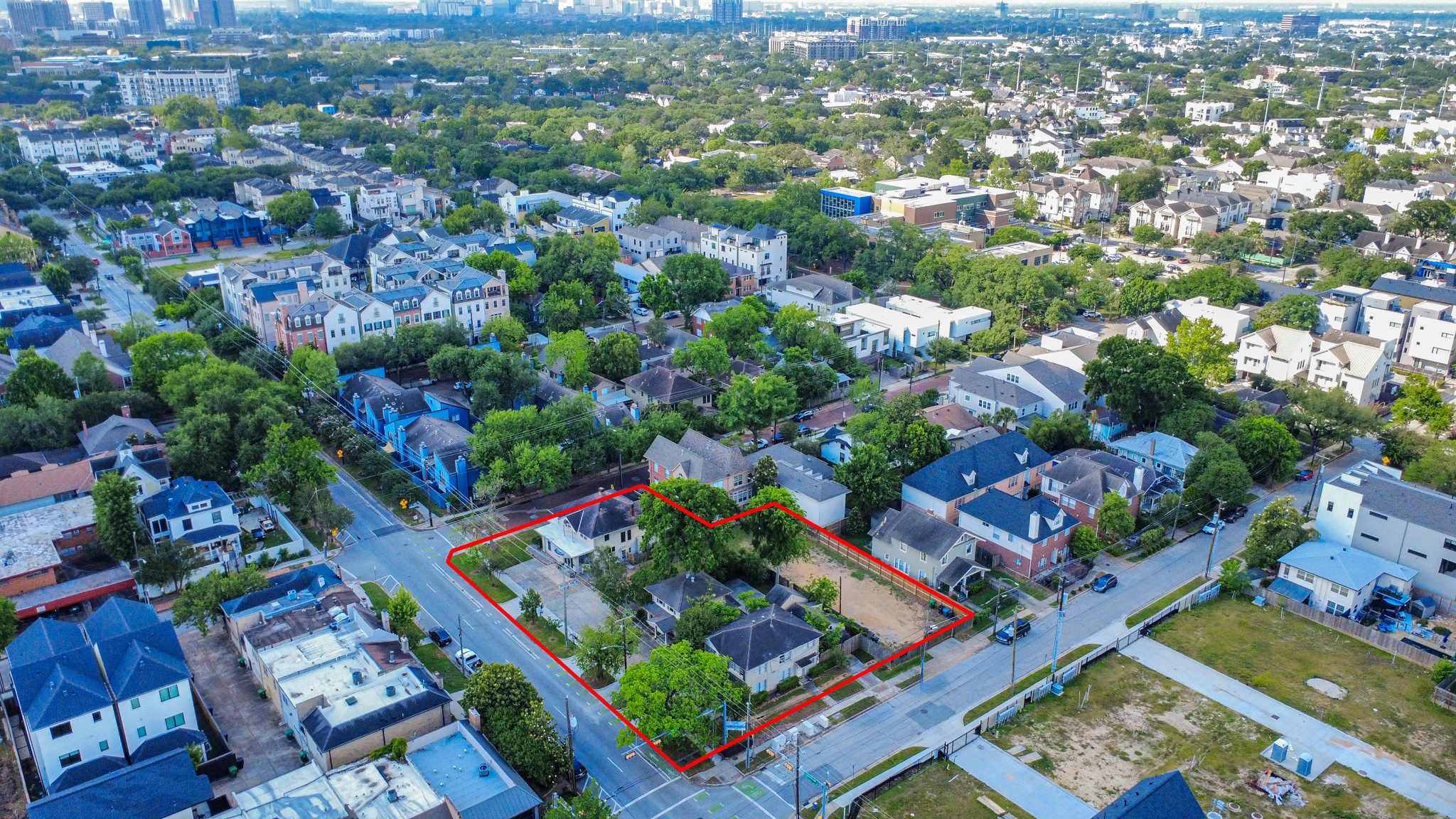 2014 Commonwealth Street Houston, TX 77006 - Photo 10 of 49 an aerial view of a city