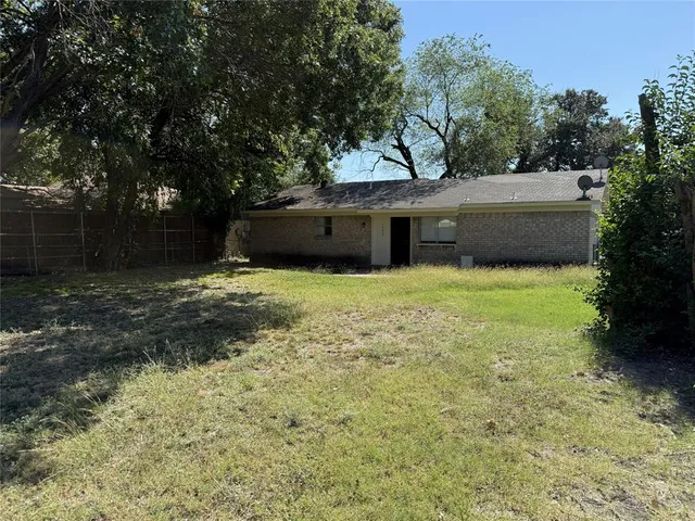 $220,000 | 1453 Shorecrest Drive, Garland, TX 75040