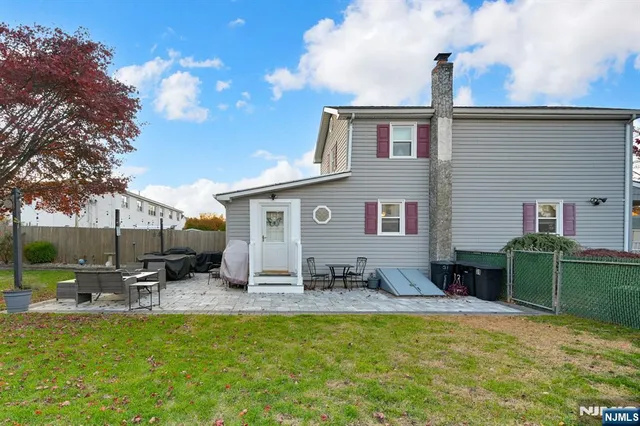 $459,000 | 31 Hamilton Street, Bloomingdale, NJ 07403