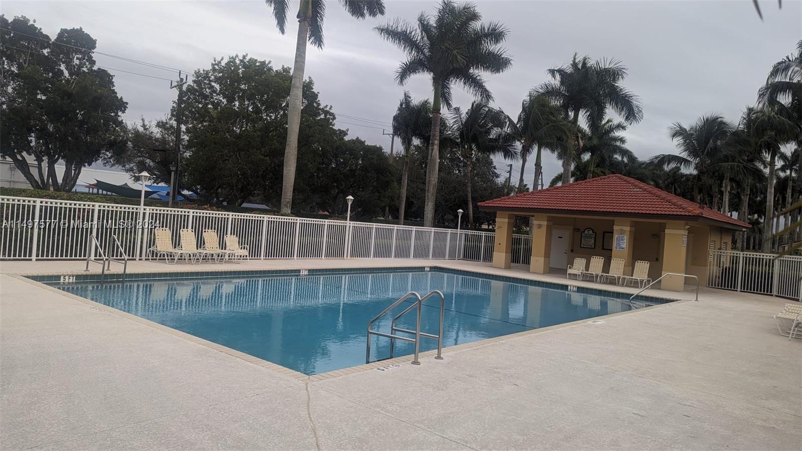 Shenandoah Davie, FL 33325 - Photo 17 of 61