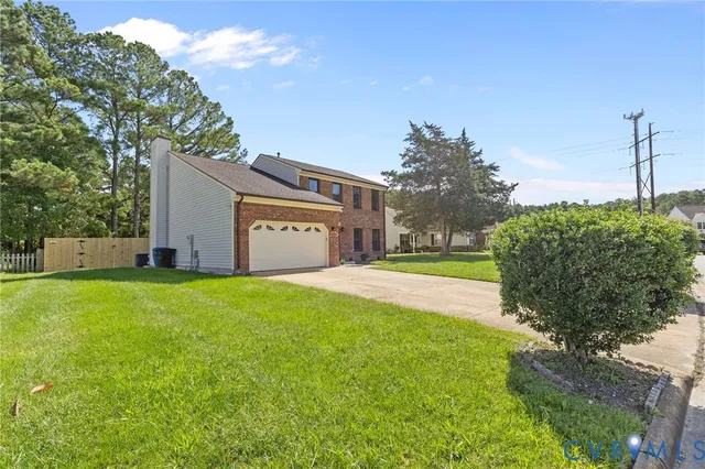 a view of a back yard