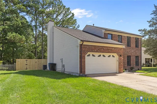 a front view of house with yard