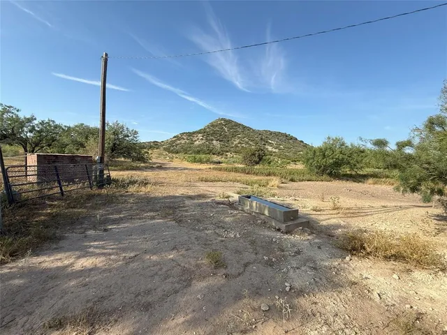 a view of a dry field
