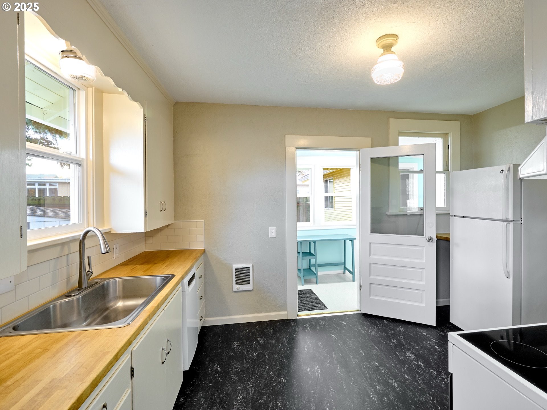 308 A Street Silverton, OR 97381 - Photo 11 of 34