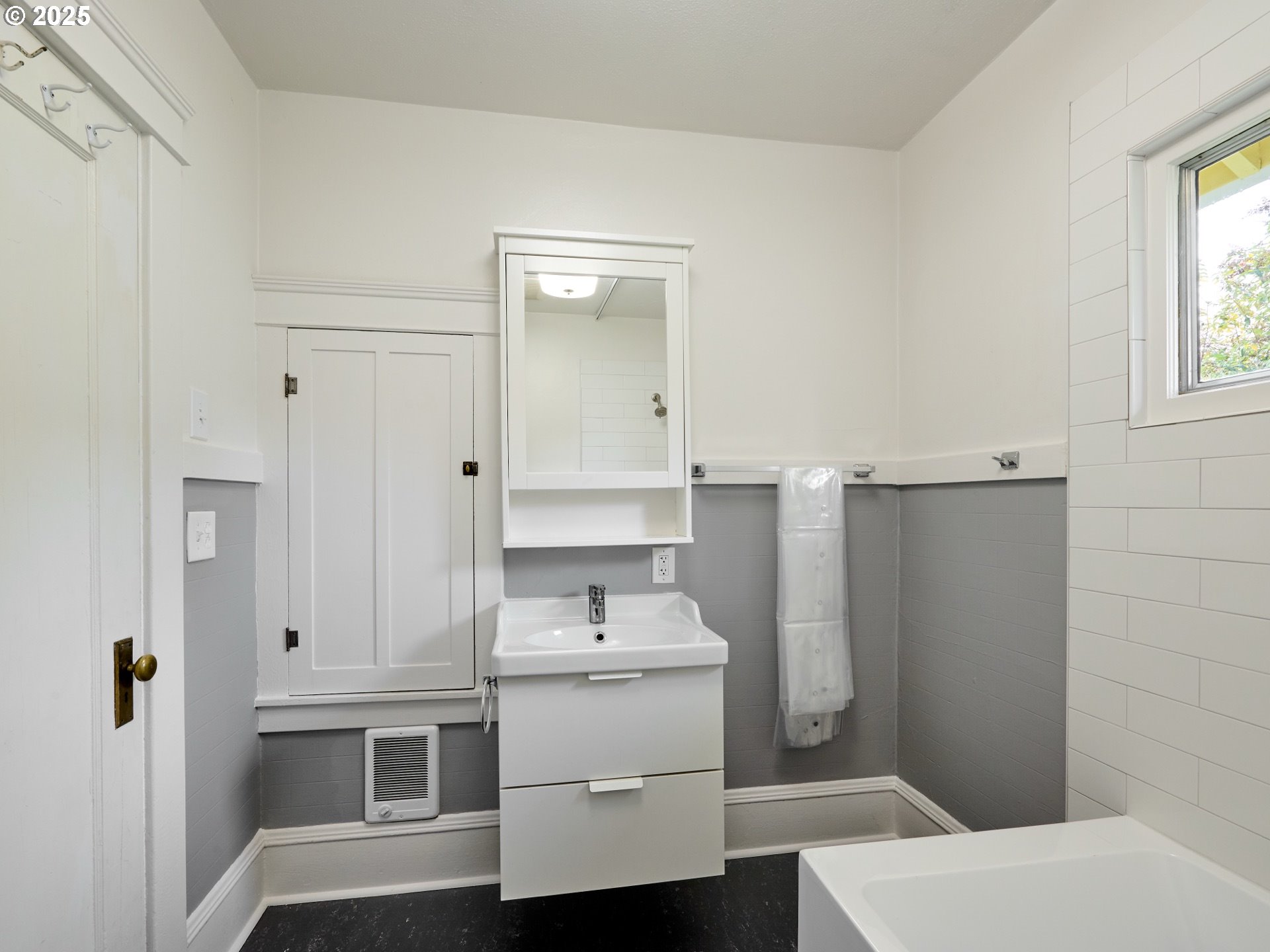 308 A Street Silverton, OR 97381 - Photo 19 of 34