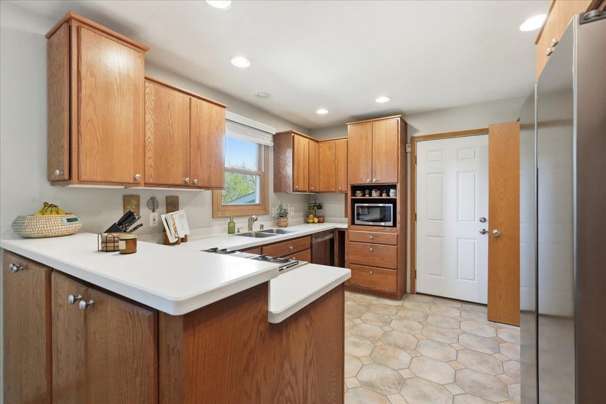 118 Violet Circle Madison, WI 53714 - Photo 17 of 56