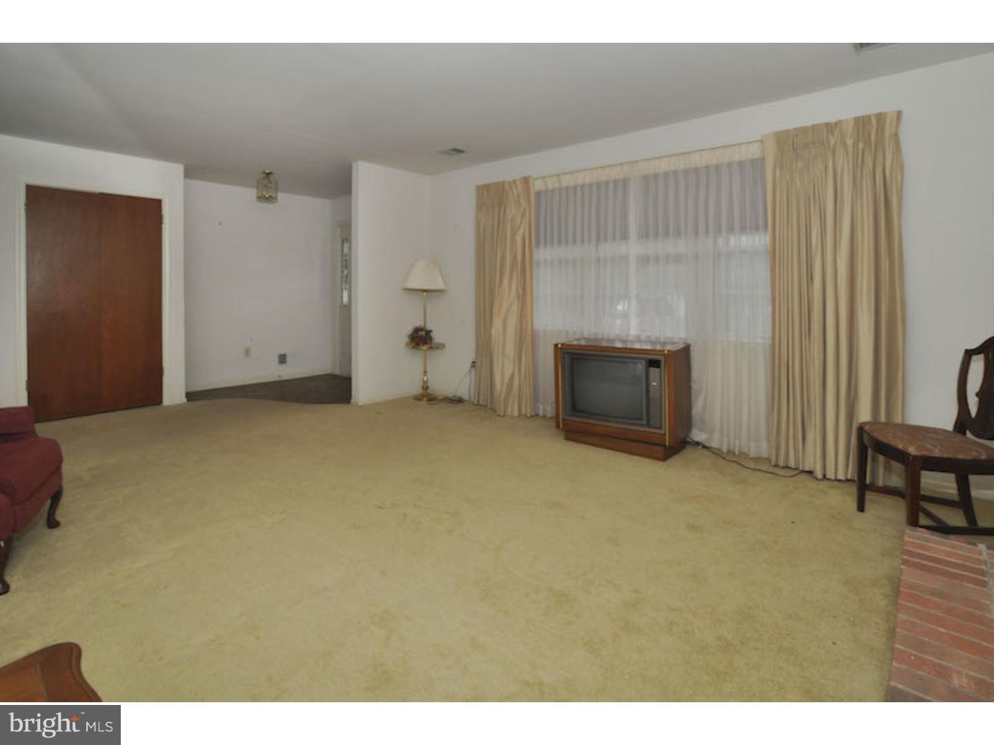 1103 Plowshare Road Blue Bell, PA 19422 - Photo 5 of 22 Living Room