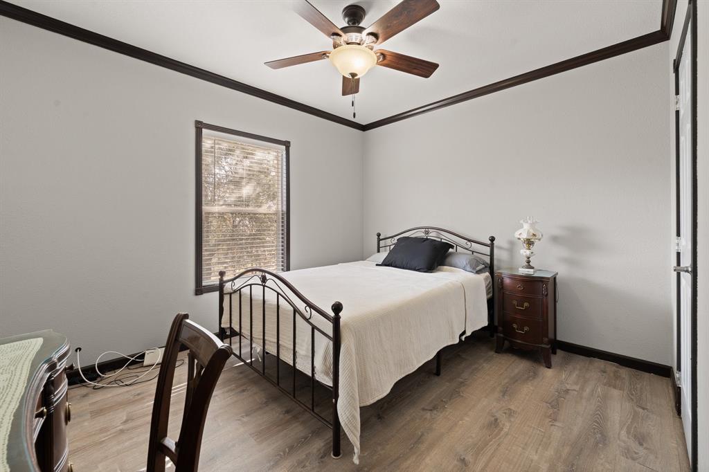 9419 Hilltop Street Rio Vista, TX 76093 - Photo 26 of 40 a bedroom with a bed and a window