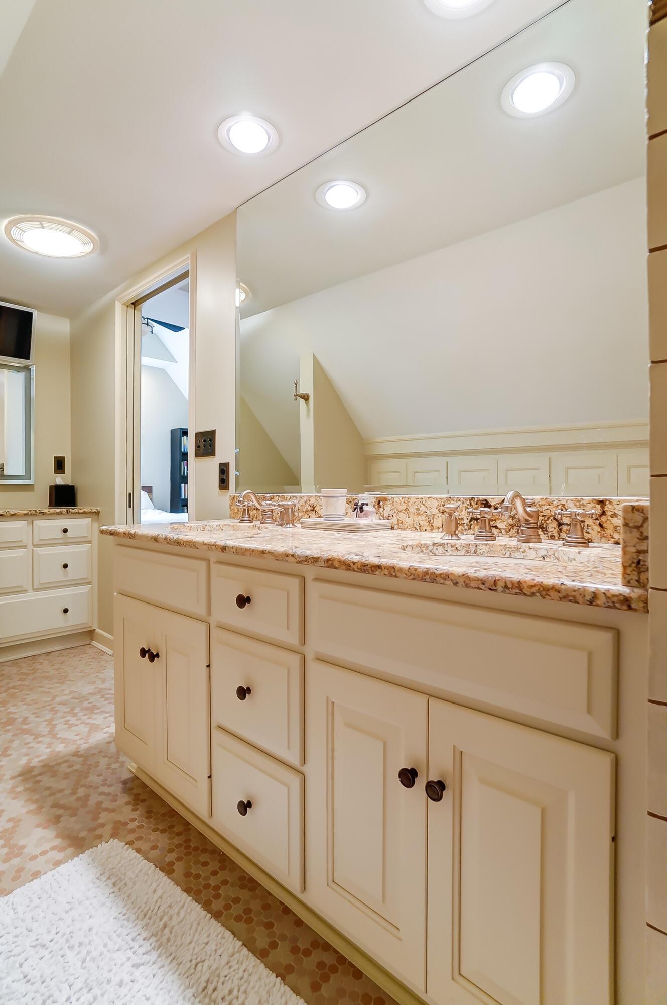 1874 Collingswood Road Upper Arlington, OH 43221 - Photo 56 of 113 060