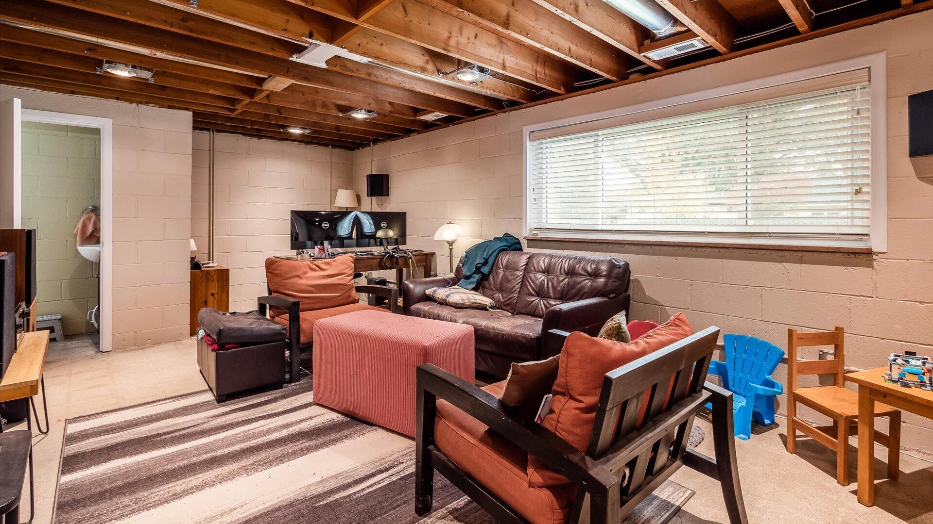 3178 Bembridge Road Columbus, OH 43221 - Photo 22 of 37 Lower level lounge