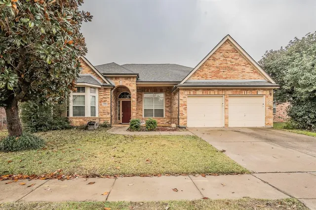 $2,800 | 2306 Bear Run Road, Arlington, TX 76001