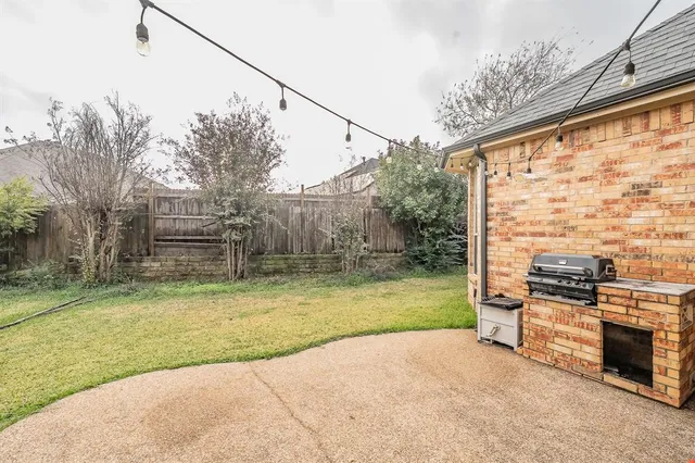 $2,800 | 2306 Bear Run Road, Arlington, TX 76001