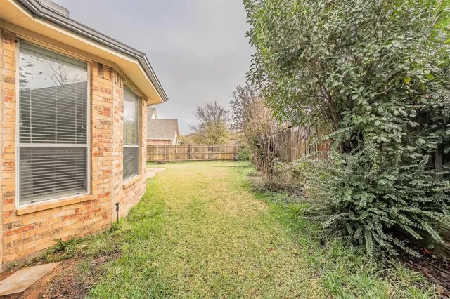 $2,800 | 2306 Bear Run Road, Arlington, TX 76001