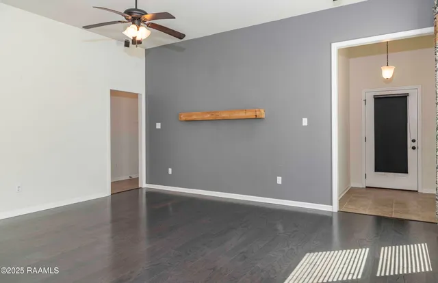 $1,900 | 111 Gray Birch Loop, Youngsville, LA 70592