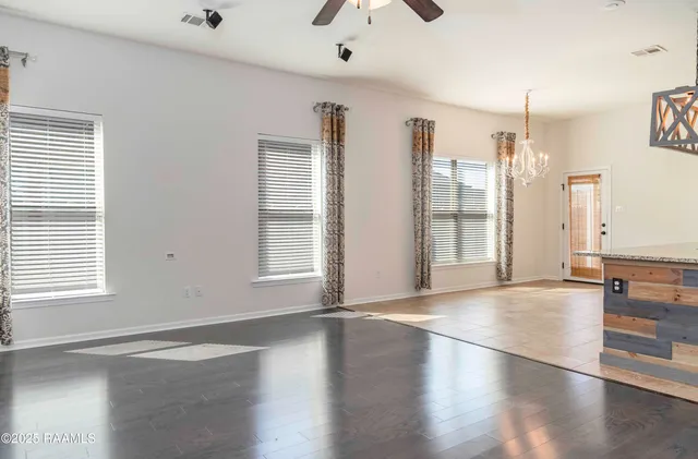 $1,900 | 111 Gray Birch Loop, Youngsville, LA 70592