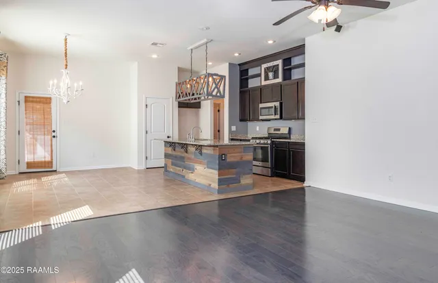 $1,900 | 111 Gray Birch Loop, Youngsville, LA 70592