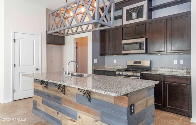 $1,900 | 111 Gray Birch Loop, Youngsville, LA 70592