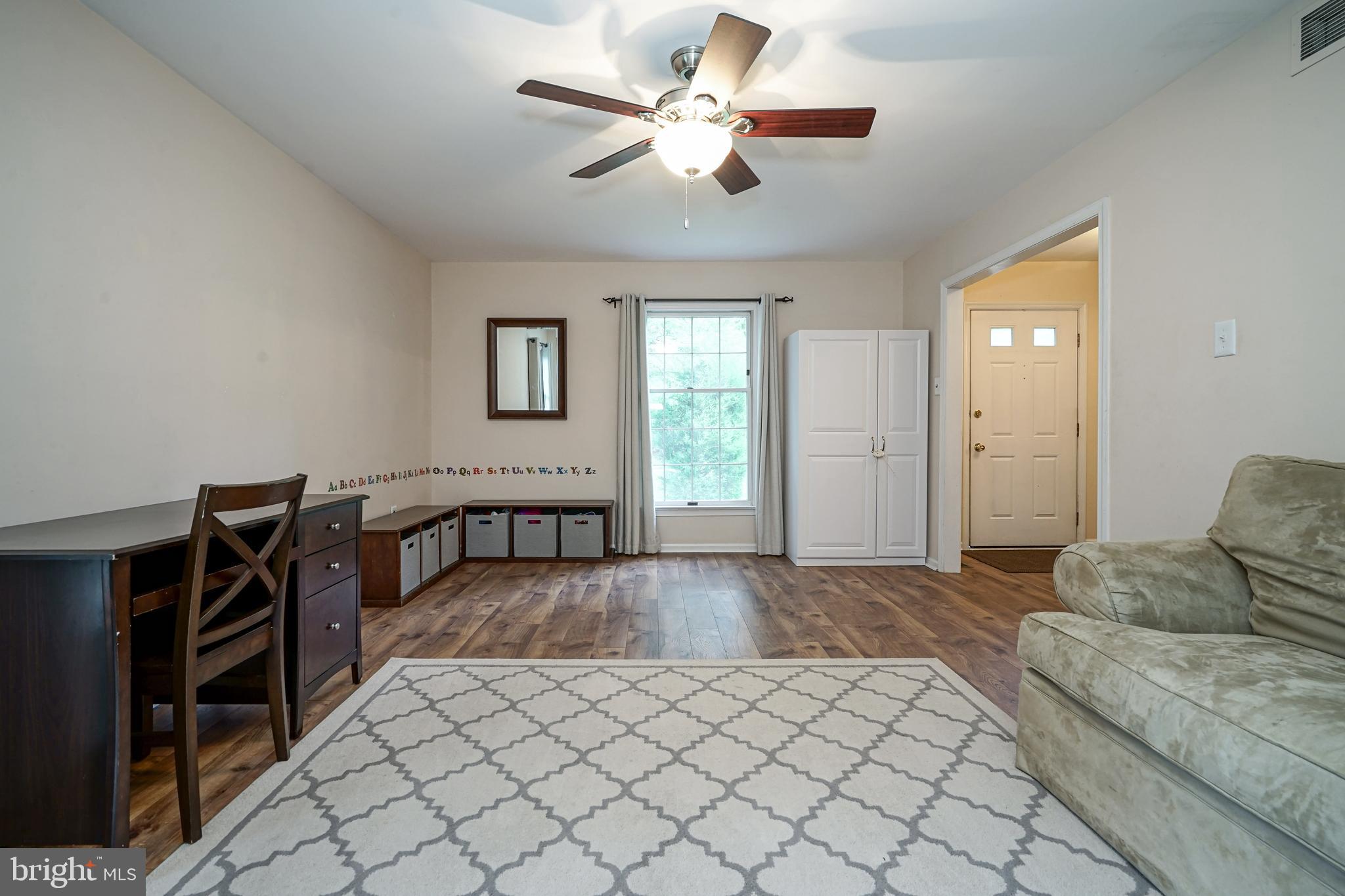 29 Wallingford Way Shamong, NJ 08088 - Photo 7 of 36 Large Living room