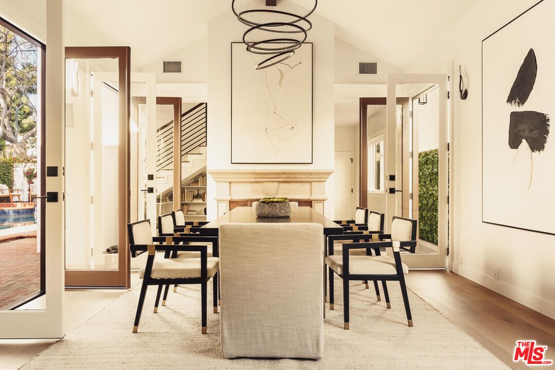 222 14th Street Santa Monica, CA 90402 - Photo 2 of 42 a dining room with furniture and a floor to ceiling window