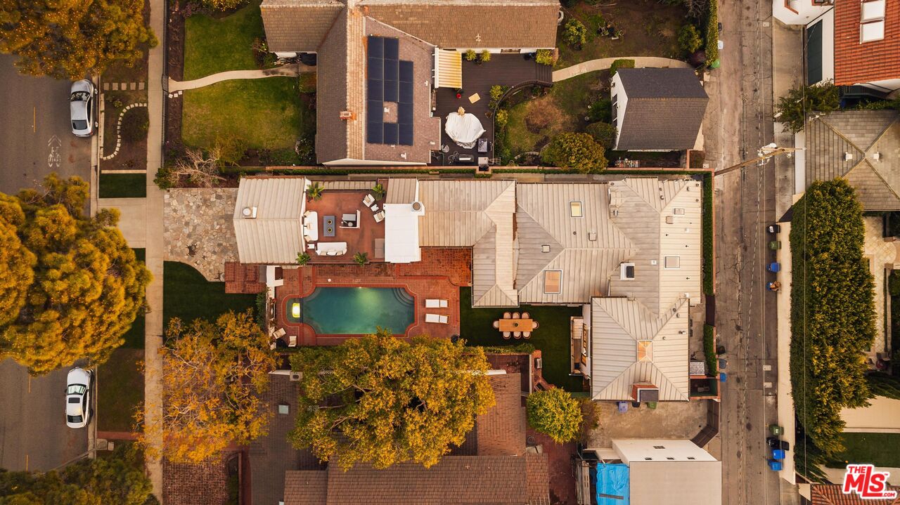 222 14th Street Santa Monica, CA 90402 - Photo 40 of 42 front view of a house with a street