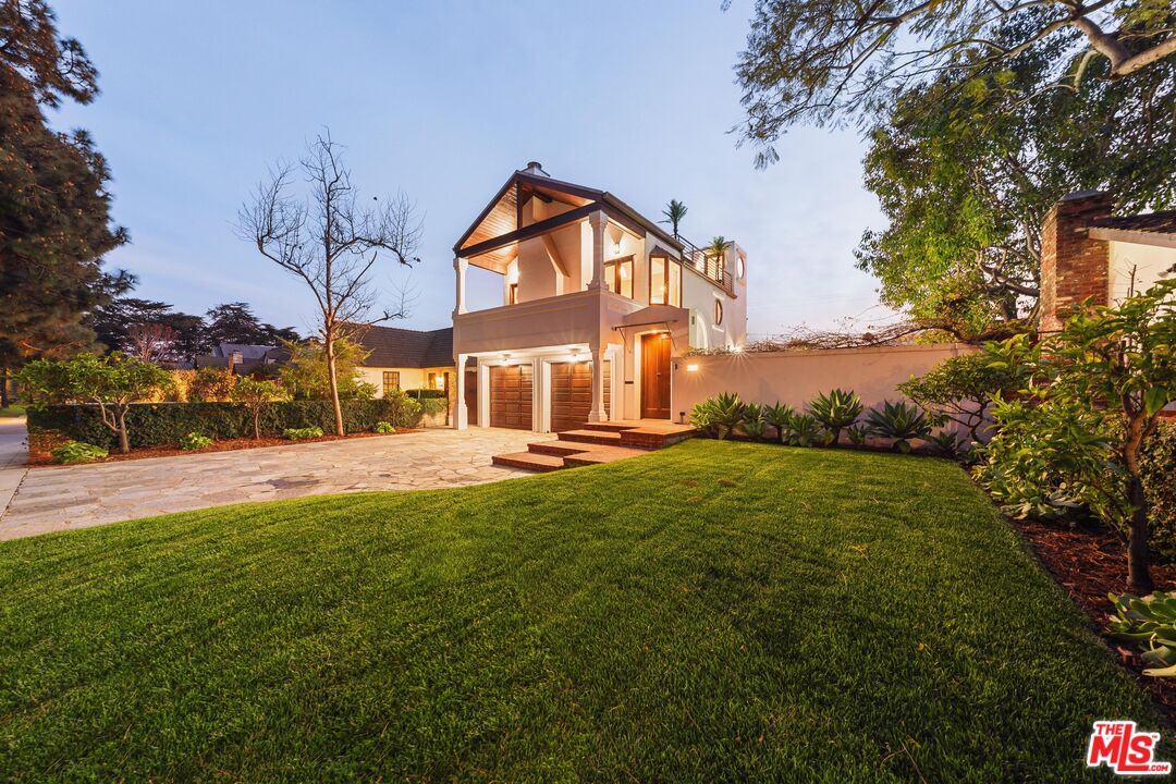 222 14th Street Santa Monica, CA 90402 - Photo 41 of 42 a view of a house with a big yard