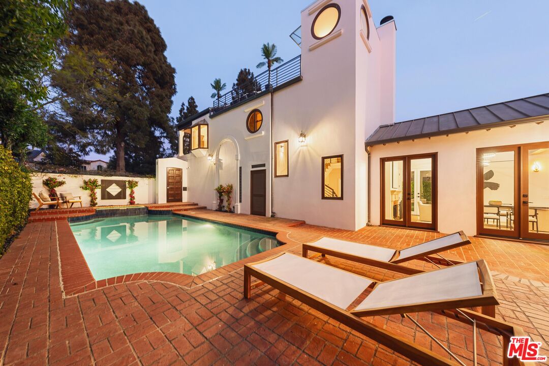 222 14th Street Santa Monica, CA 90402 - Photo 42 of 42 a view of a patio with swimming pool