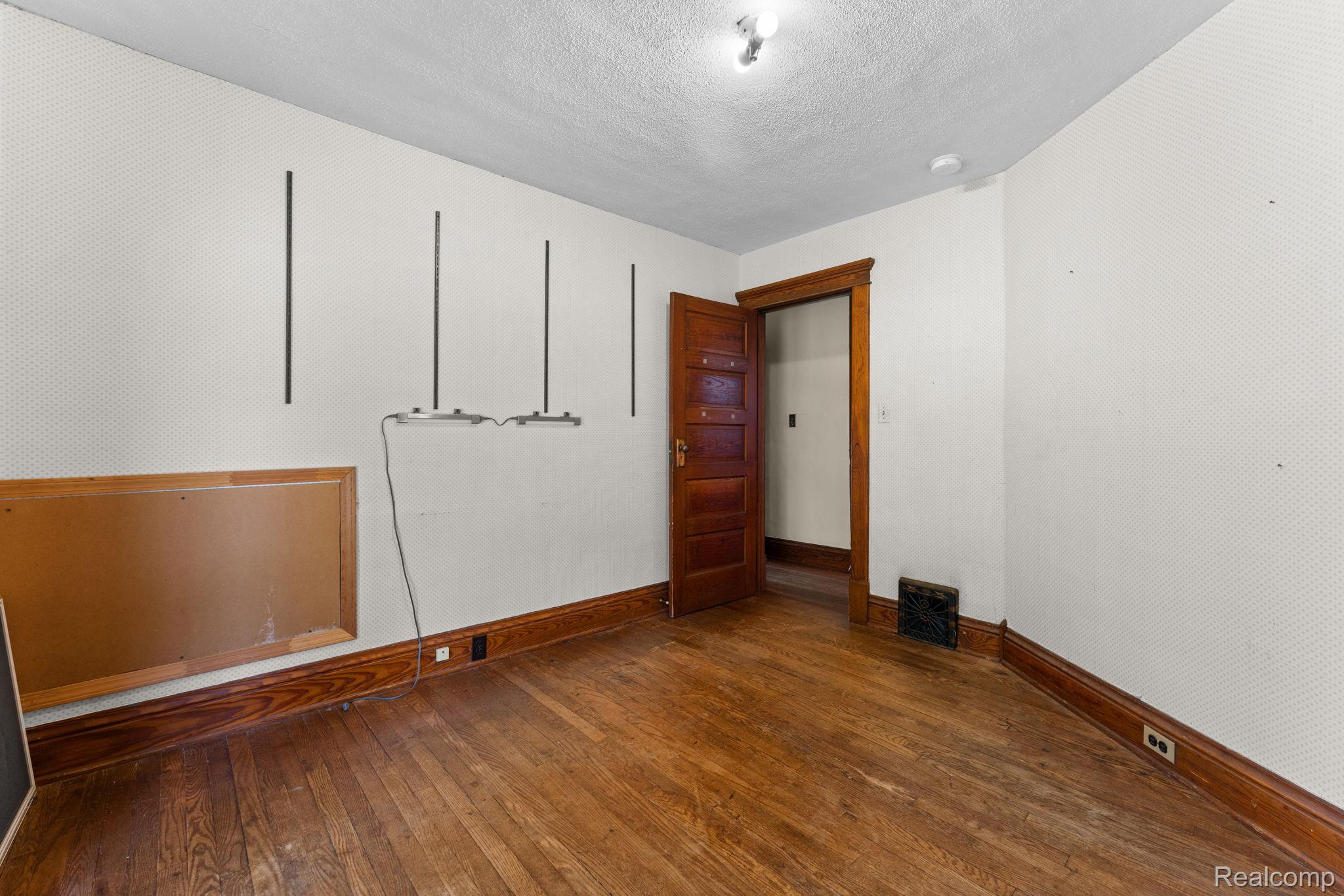 138 East Square Lake Road Troy, MI 48085 - Photo 31 of 55 35-web-or-mls-DSC01172.jpg
