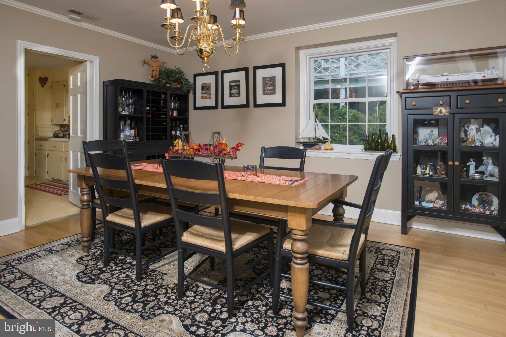 102 Thicket Road Baltimore, MD 21212 - Photo 6 of 26 Dining Room