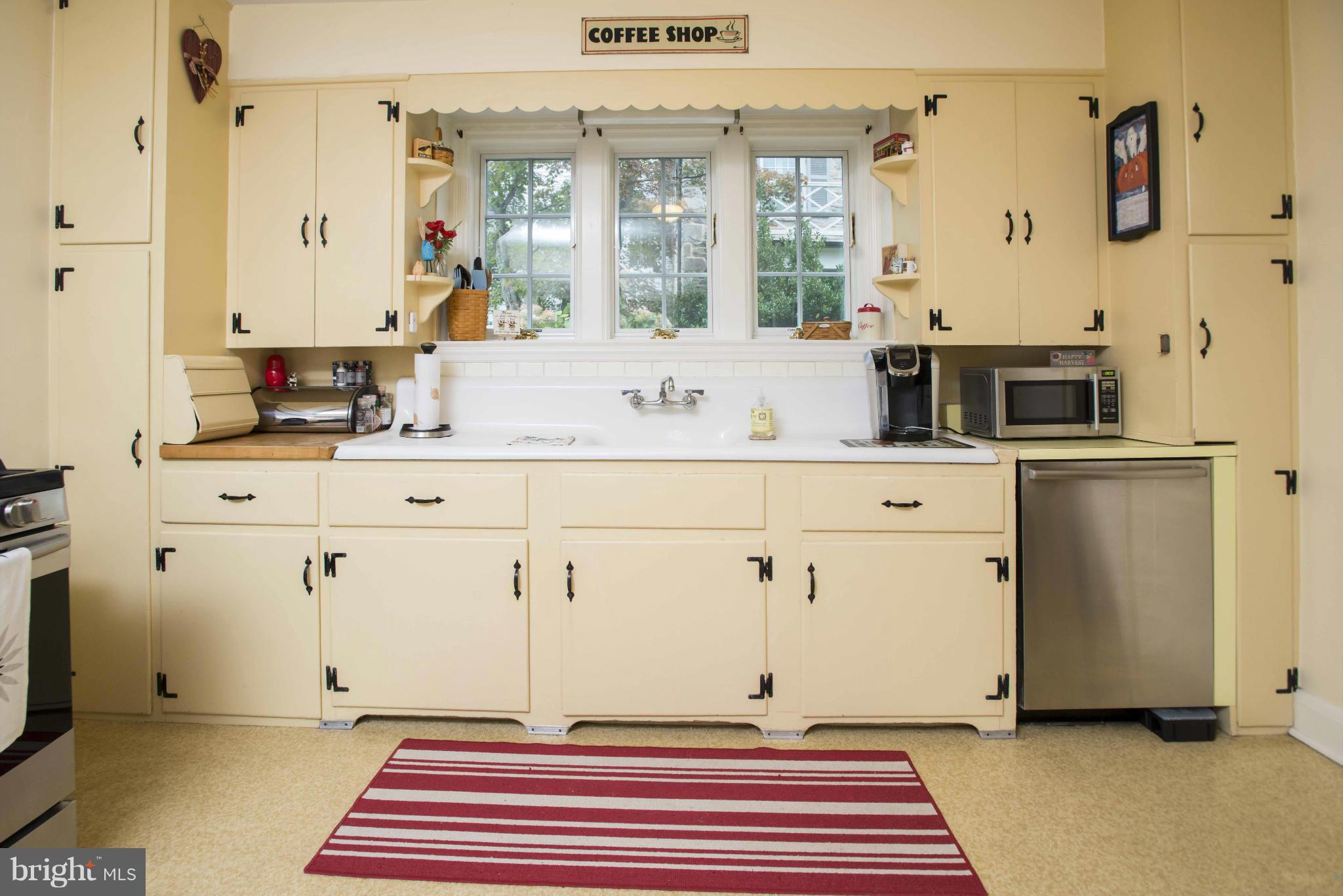102 Thicket Road Baltimore, MD 21212 - Photo 7 of 26 Kitchen