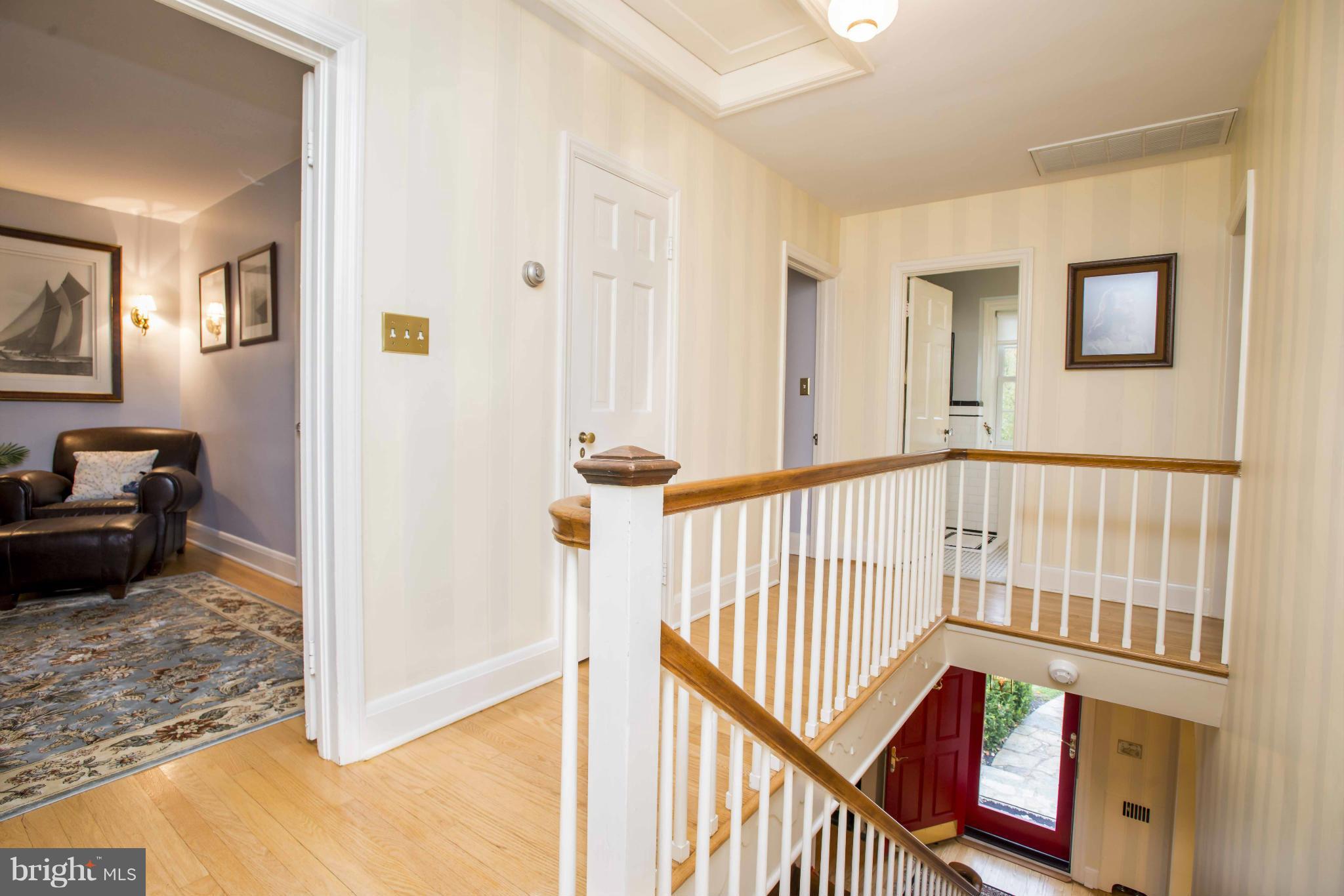 102 Thicket Road Baltimore, MD 21212 - Photo 9 of 26 I2nd Floor Hall