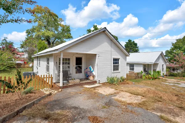 $275,000 | 203 3rd Avenue Northeast, Winchester, TN 37398