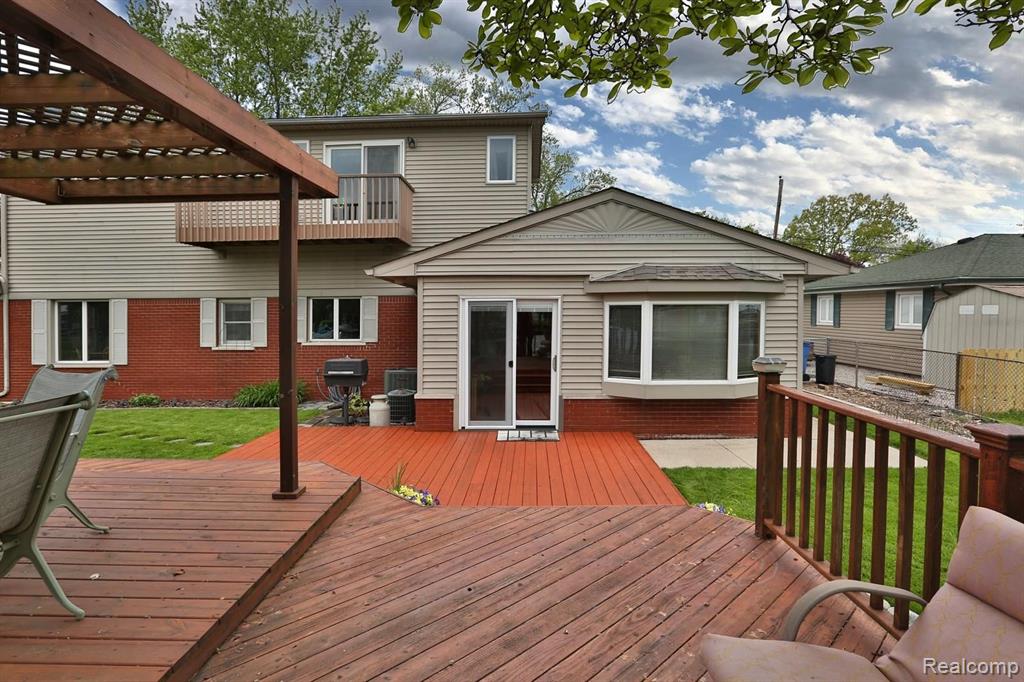 29445 South Gibraltar Road Gibraltar, MI 48173 - Photo 21 of 23