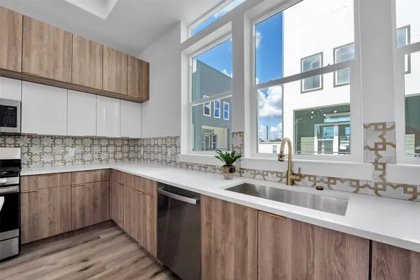 $3,100 | 1805 Emir Street, Unit E, Houston, TX 77009