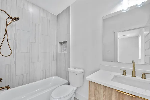 $3,100 | 1805 Emir Street, Unit E, Houston, TX 77009