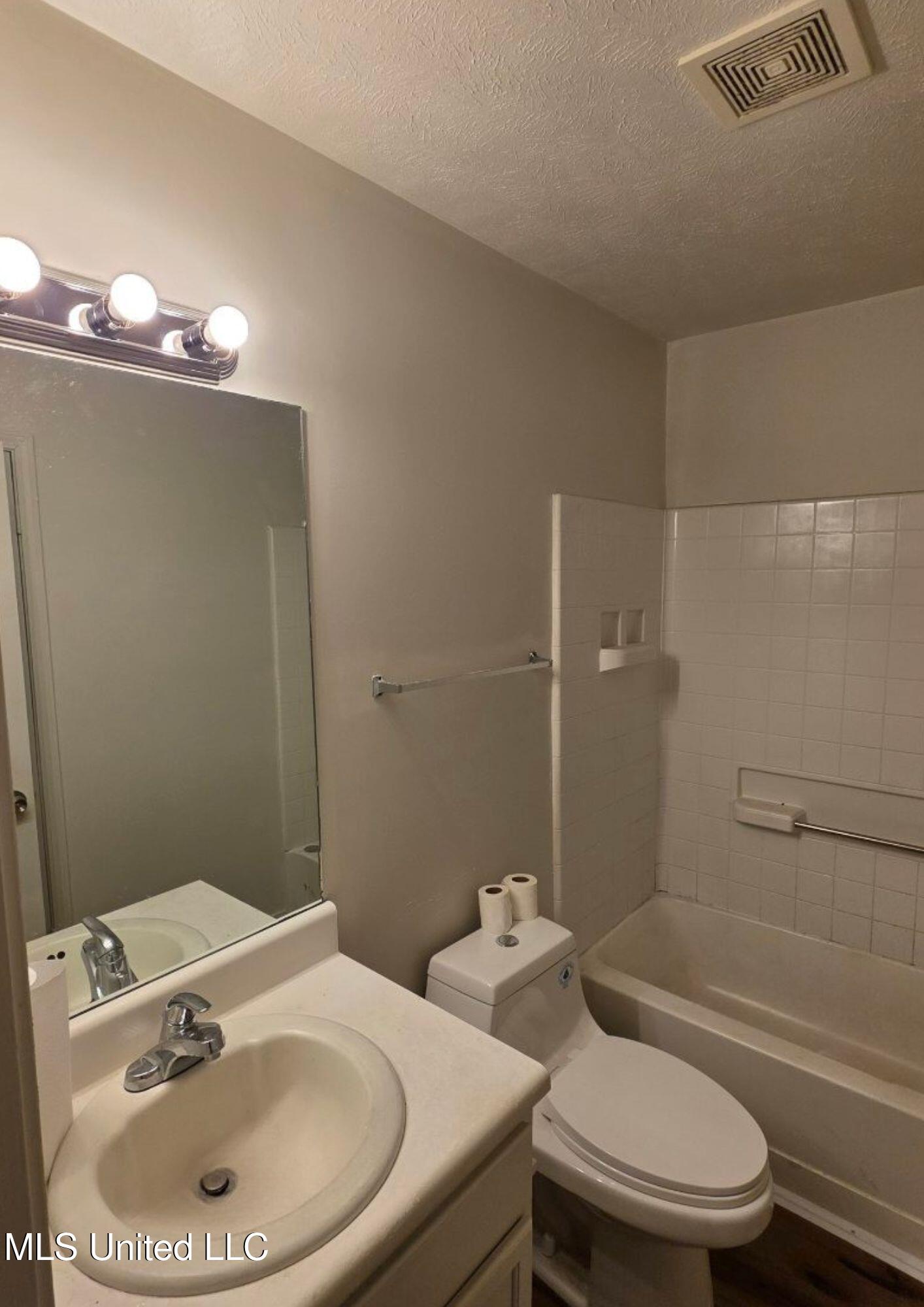 1645 Darden Road Jackson, MS 39213 - Photo 7 of 36 Bathroom