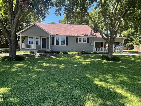 $2,000 | 1100 East Franklin Street, Hillsboro, TX 76645