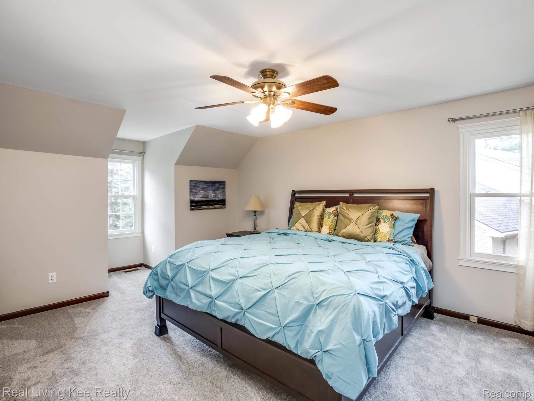2412 Munster Road Rochester, MI 48309 - Photo 16 of 40 MASTER BEDROOM SUITE
