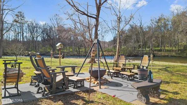 $750,000 | 7223 East Lamar Alexander Parkway, Townsend, TN 37882