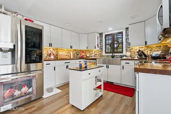 $750,000 | 7223 East Lamar Alexander Parkway, Townsend, TN 37882