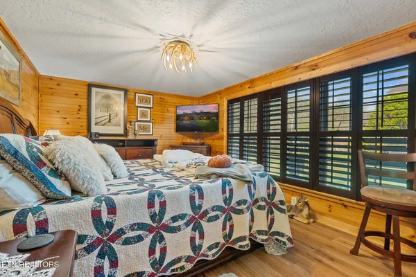 $750,000 | 7223 East Lamar Alexander Parkway, Townsend, TN 37882