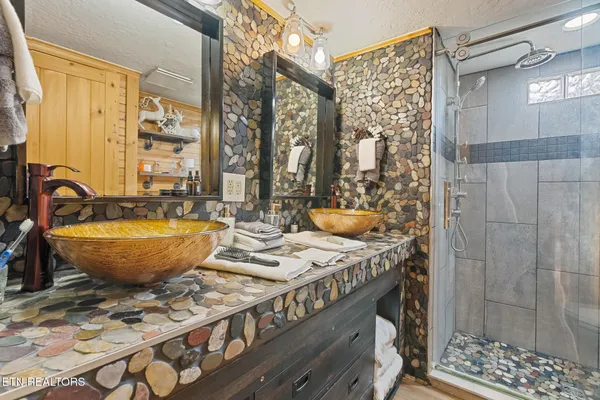 $750,000 | 7223 East Lamar Alexander Parkway, Townsend, TN 37882