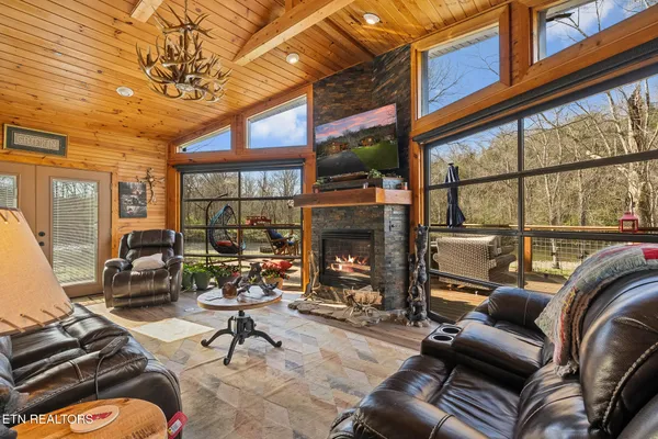 $750,000 | 7223 East Lamar Alexander Parkway, Townsend, TN 37882