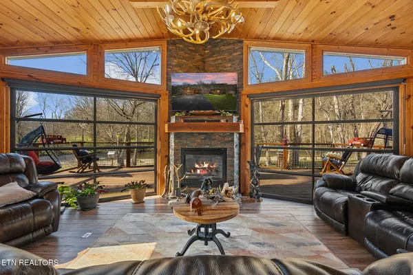 $750,000 | 7223 East Lamar Alexander Parkway, Townsend, TN 37882