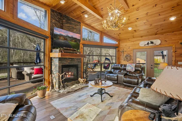 $750,000 | 7223 East Lamar Alexander Parkway, Townsend, TN 37882