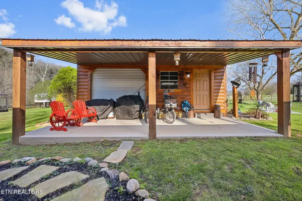 $750,000 | 7223 East Lamar Alexander Parkway, Townsend, TN 37882