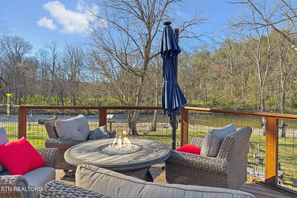 $750,000 | 7223 East Lamar Alexander Parkway, Townsend, TN 37882