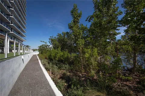 $665,000 | 16385 Biscayne Boulevard, Unit 503, North Miami Beach, FL 33160