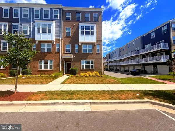 $3,200 | 10552 Neil Armstrong Way, Lanham, MD 20706