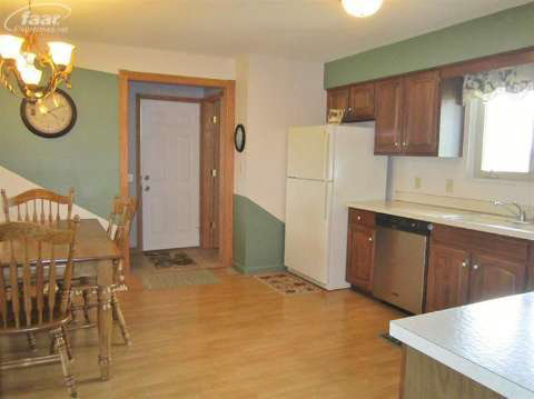 8253 Noblet Road Davison, MI 48423 - Photo 4 of 16 20413272-3.JPG